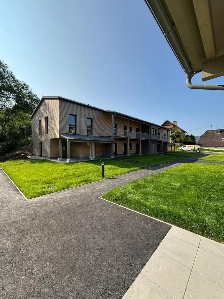 ERSTBEZUG - 3-Zimmer-Wohnung im Landhausstil mit Balkon - Tierpark &amp; Badesee in der Nähe - geförderte Miete - 3 Zimmer 
