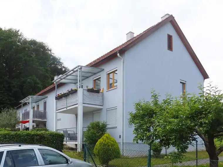 Helle 3-Zimmer-Wohnung mit Küche, Balkon und Carportparkplatz - geförderte Miete ODER geförderte Miete mit Kaufoption - 3 Zimmer 