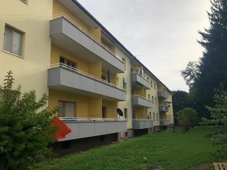 2-Zimmer-Wohnung im Erdgeschoss mit Balkon - Miete - 
