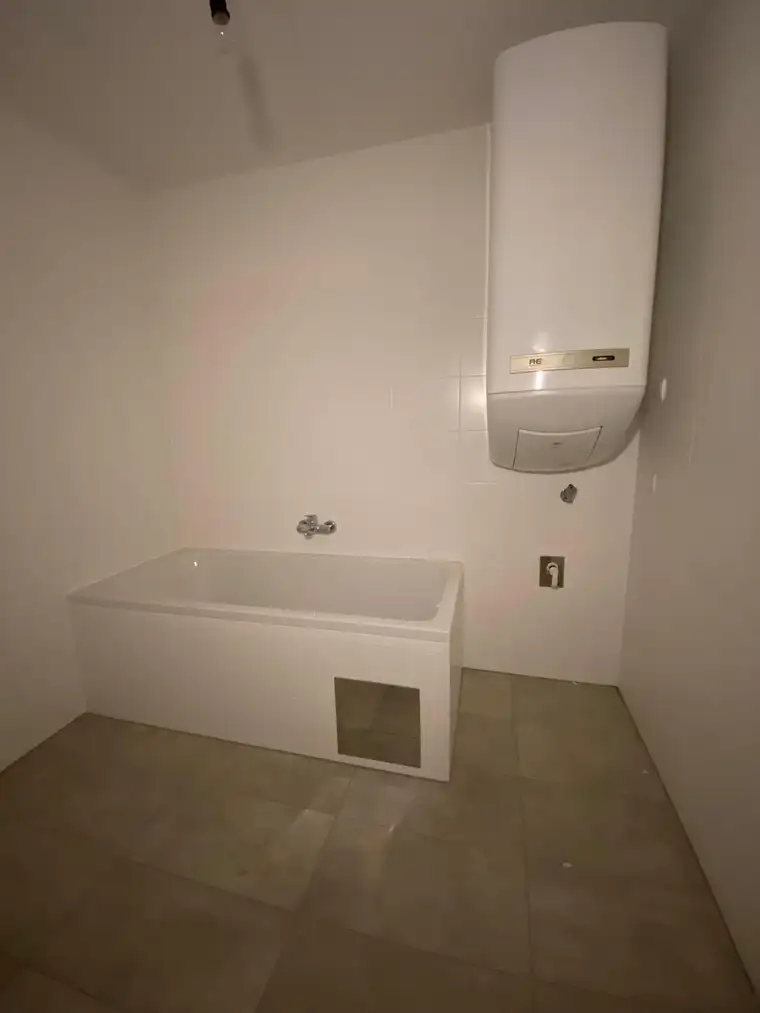 PROVISIONSFREI - Erstbezug - Lichtdurchflutete Neubauwohnung mit Balkon in ruhiger Lage - geförderte Miete - 4 Zimmer 