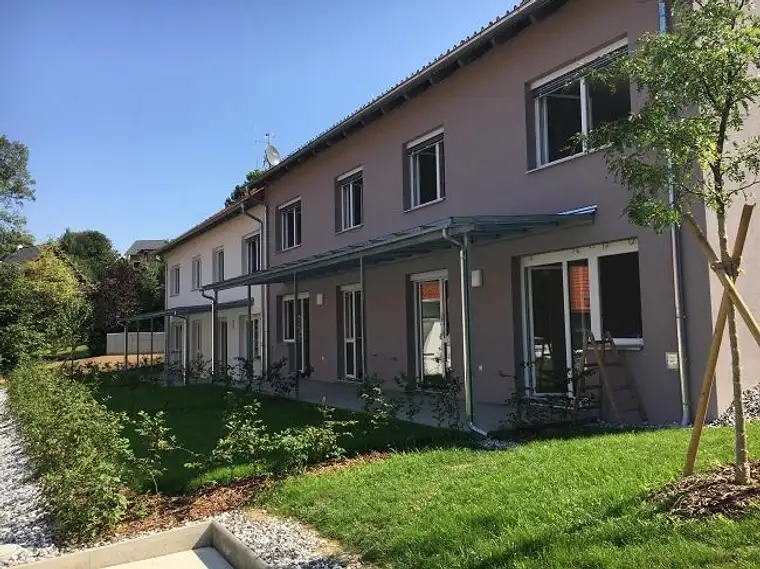 Helle 4-Zimmer-Maisonette mit Terrasse und Privatgarten - geförderte Miete ODER geförderte Miete mit Kaufoption - 4 Zimmer 