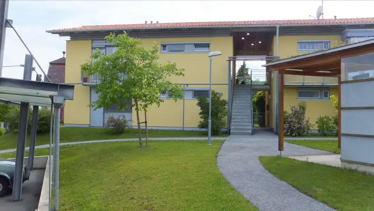 ARCHITEKTURMEISTERWERK - Helle 3-Zimmer-Wohnung mit 3 Balkonen und Carportparkplatz - geförderte Miete ODER geförderte Miete mit Kaufoption - 3 Zimmer 