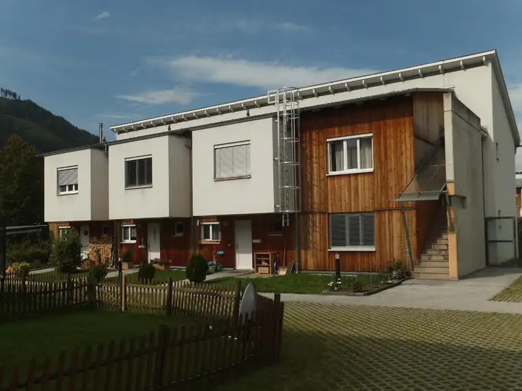 Helle 3-Zimmer-Wohnung im Obergeschoss - geförderte Miete mit Kaufoption - 3 Zimmer 