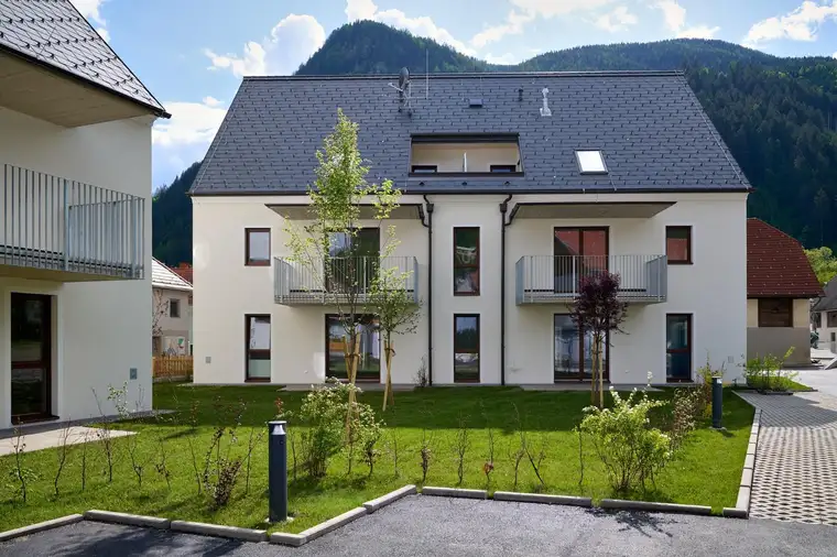 Gut aufgeteilte 2-Zimmer-Wohnung im Dachgeschoss mit Loggia - geförderte Miete - 2 Zimmer 