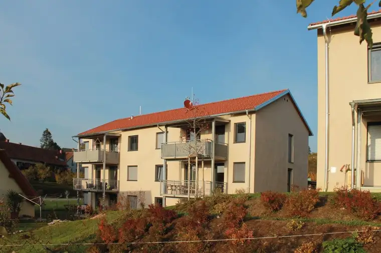 3-Zimmer- Wohnung im Erdgeschoss mit Einbauküche - geförderte Miete - 3 Zimmer 