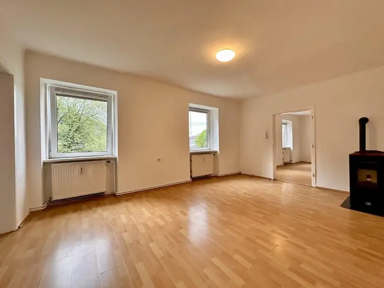 Mehrfamilienhaus oder Zinshaus zum Kauf in Gloggnitz - 199 m², Innenbereich renoviert, Pelletsheizöfen, Lage mit Stadtblick - nur 269.000,00 €