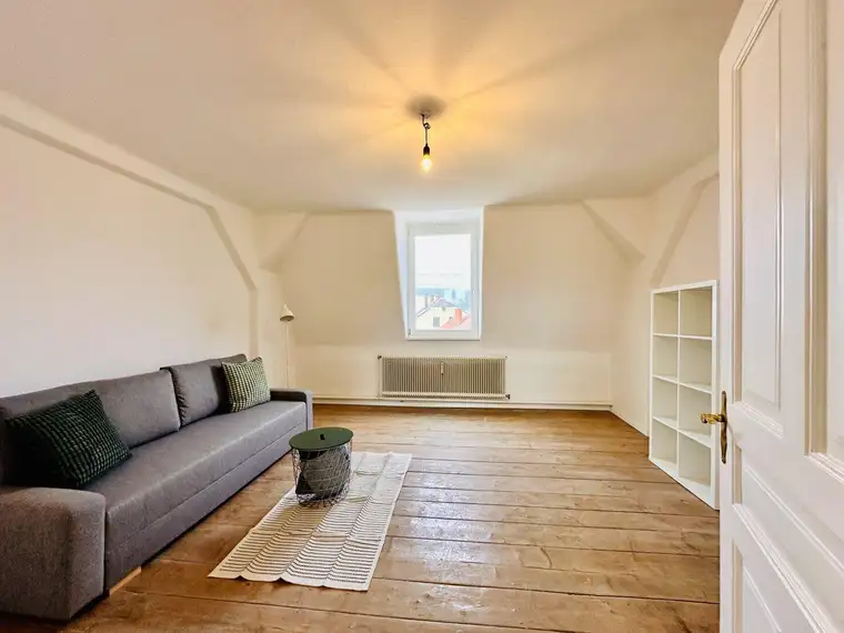 Bucklige Welt - Dachgeschosswohnung mit 82 m² + Parkplatz + Gartennutzung – nur € 114.350!