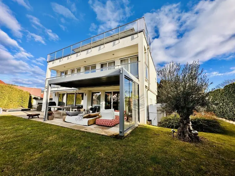 Eindrucksvolles Zuhaus mit beheiztem Pool und Schneebergblick