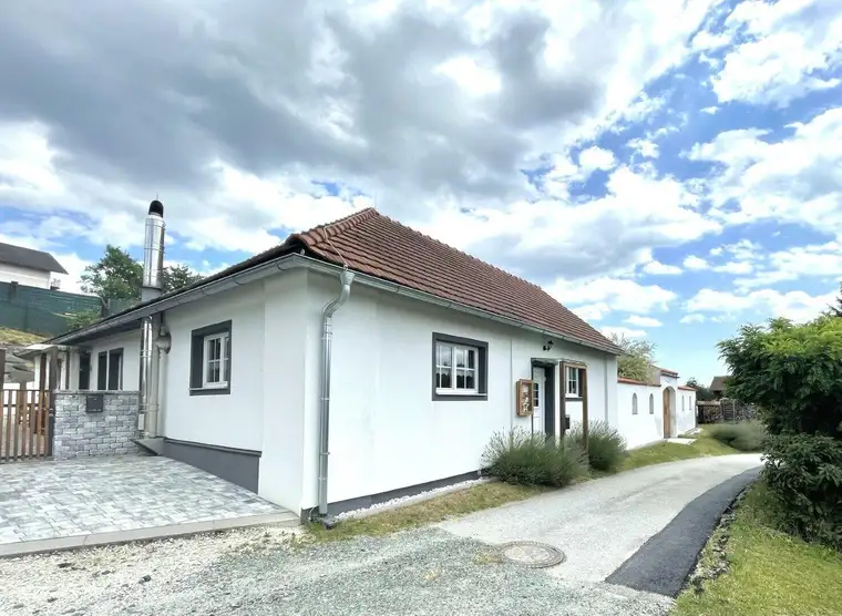 Antikes Bauernhaus im mediterranen Landhausstil top saniert – Verwirklichen Sie Ihren Traum vom Leben mit Tradition und dem Lebenskomfort der Moderne!