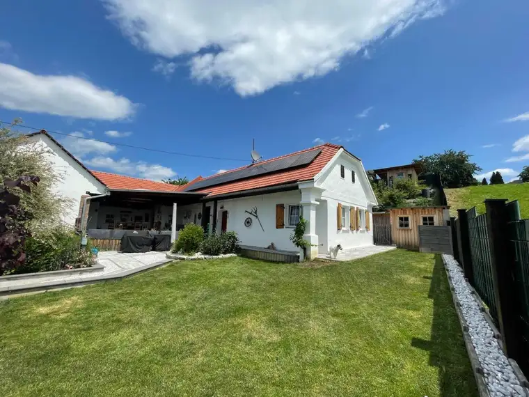 Antikes Bauernhaus im mediterranen Landhausstil top saniert – Verwirklichen Sie Ihren Traum vom Leben mit Tradition und dem Lebenskomfort der Moderne!
