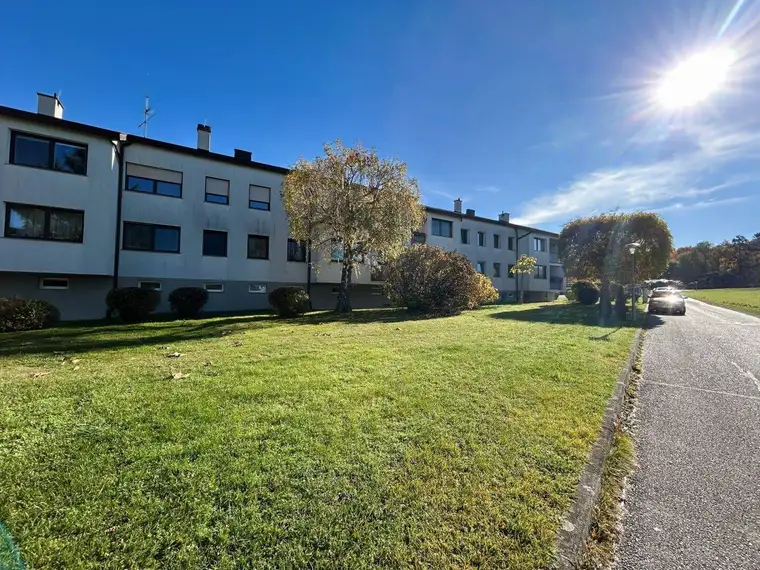 Großzügige 3-Zimmer-Wohnung mit Loggia und Parkplatz in Natschbach – ab Jänner 2026 beziehbar!