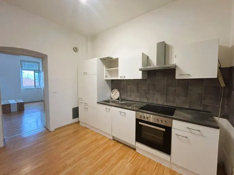 RENDITE - vermietete Eigentumswohnung mit allgemeinen Balkon und eigenen Parkplatz gelangt in 2630 Ternitz zum Verkauf!