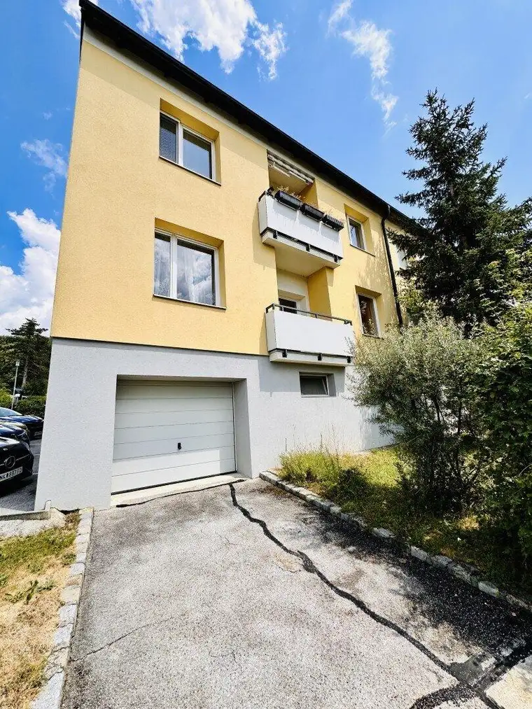 Helle Eigentumswohnung mit Balkon &amp; Schneebergblick | Garage für 2 Fahrzeuge