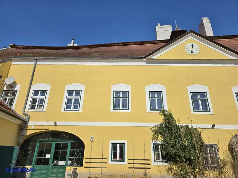 Tolle Lage – eigenwillige 3 Zimmer Altbau Wohnung für 1-2 Personen