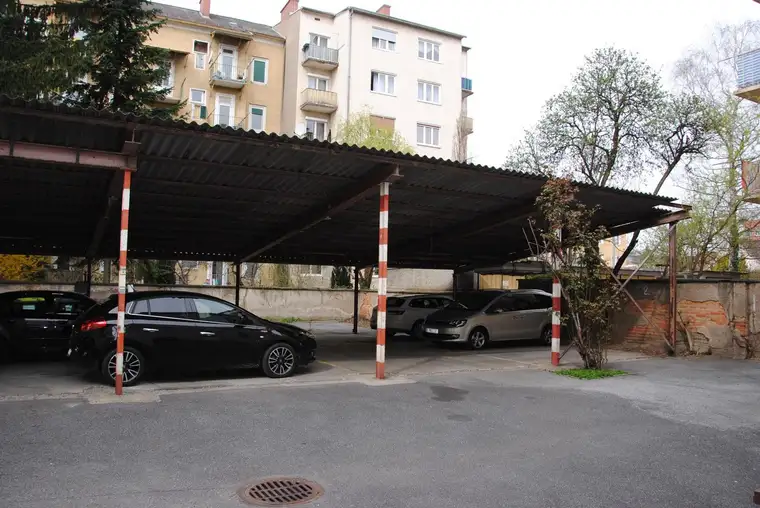 ÜBERDACHTE AUTOABSTELLPLÄTZE | ZENTRAL GELEGEN