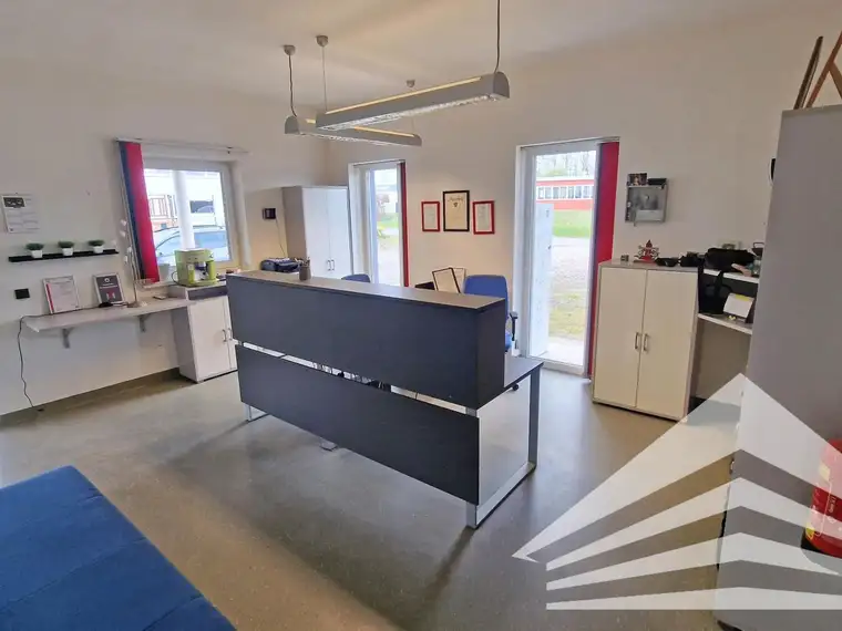 Lagerhalle oder Werkstatt mit Büro und Betriebswohnung Nähe Vöcklabruck zu mieten!