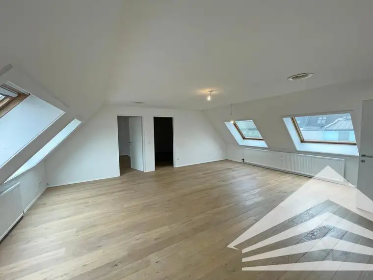 Große 3-Zimmer Dachgeschosswohnung in der Linzer Innenstadt!