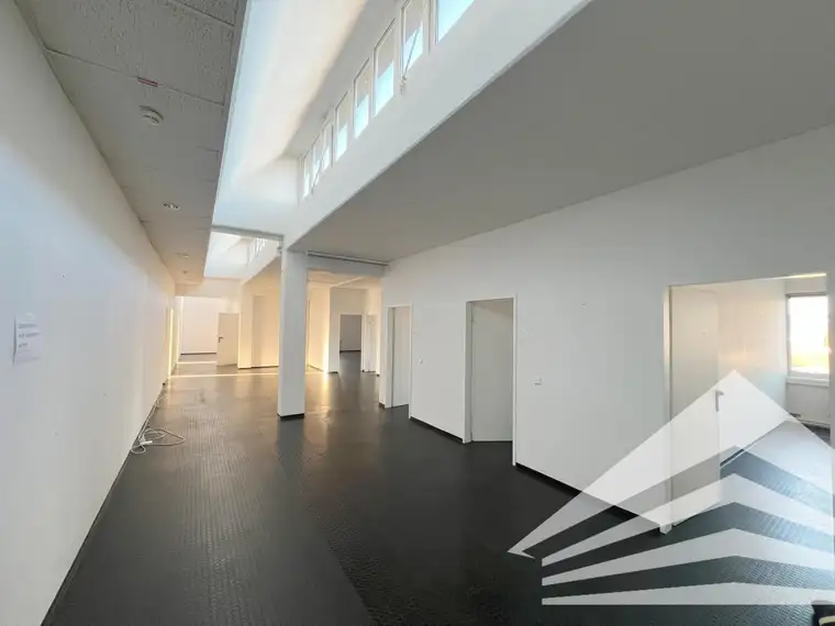 270 m² Bürofläche mit Teeküche und Parkplätzen Nähe Industriezeile!