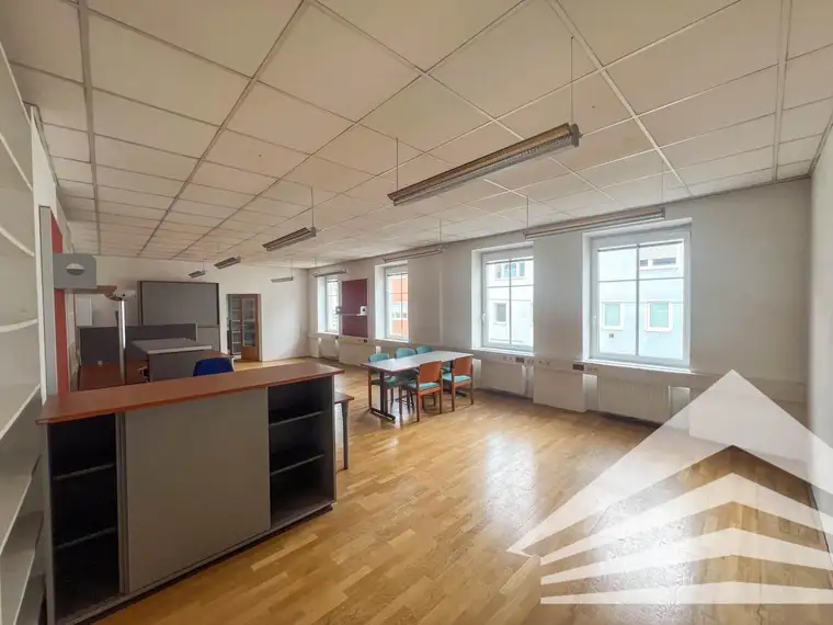 Gratis Umzugsmonat! Günstige 210 m² Bürofläche in Urfahr zu vermieten!