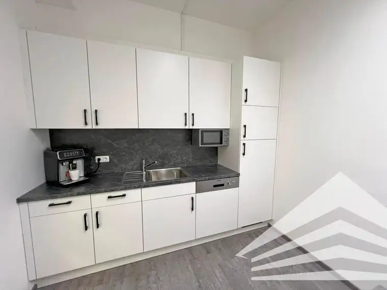 Helles 130 m² Büro mit Lager am Franzosenhausweg sofort verfügbar!