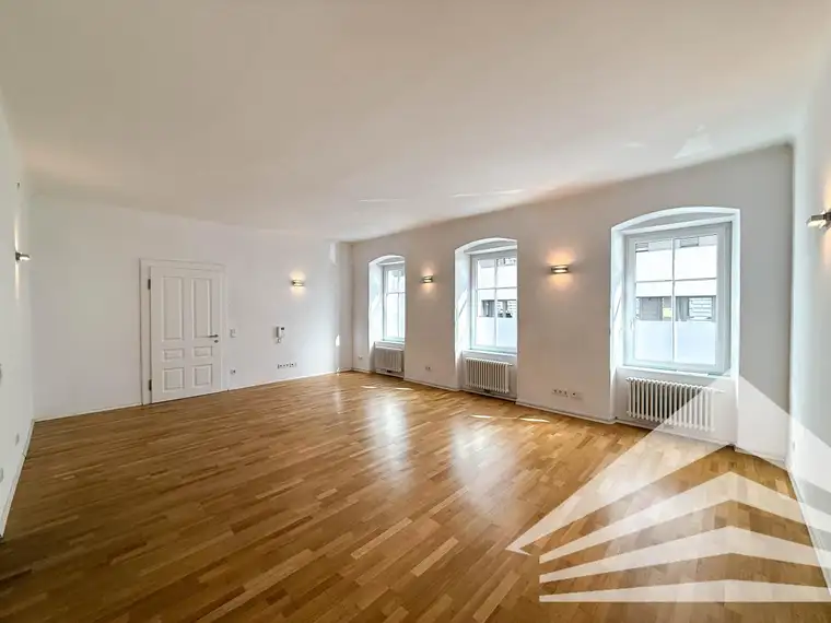 Extravagante Wohnung im Stockhofviertel! TG-Platz (Auto und Motorrad) verfügbar!
