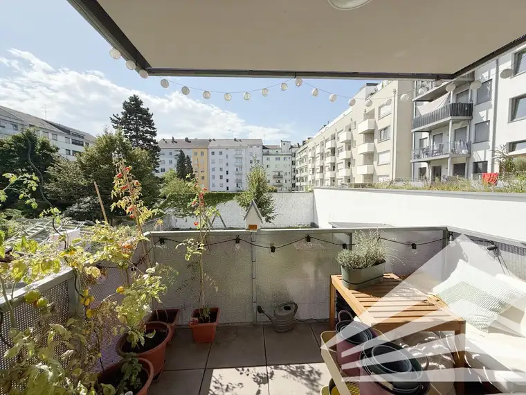 Moderne 2 Zimmer-Wohnung mit Küche und Balkon - TG-Plätze verfügbar