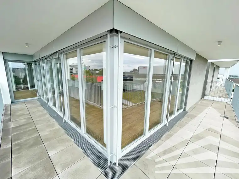 Lichtdurchflutete, große 2 Zimmer-Neubauwohnung mit großer Terrasse &amp; Küche!