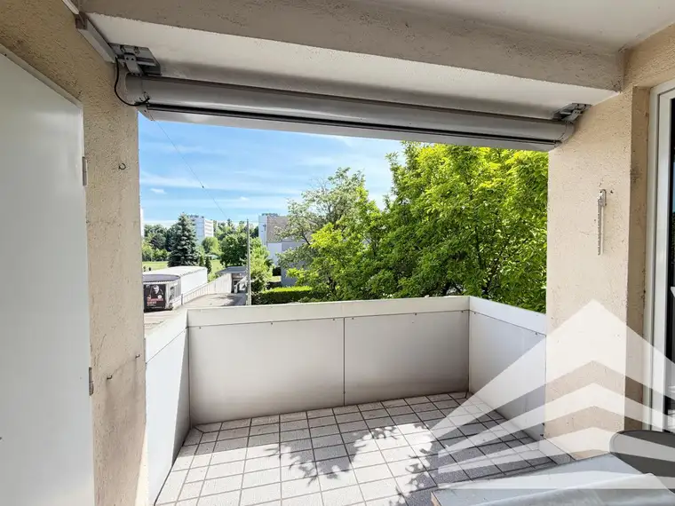 Gepflegte 4 Zimmerwohnung mit separater Küche und sonniger Loggia in Linz!