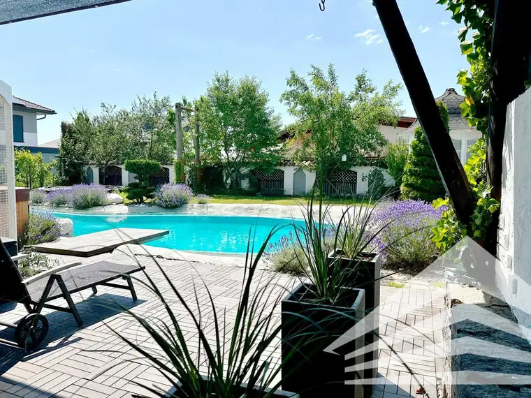 Wohntraum in Alt-Pichling: Familiendomizil mit Pool, Doppelgarage &amp; Carport - perfekt für Praxis/Atelier/Büro im Haus