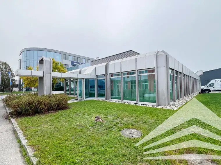 Helles 250 m² Büro mit Werkstatt- oder Lageroptionen ab ca. 350 m² an der B3 in Mauthausen