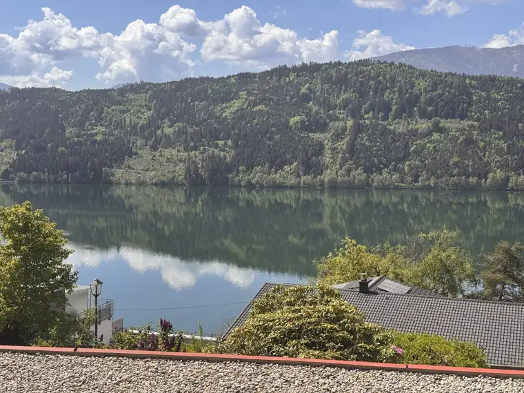 NEUER PREIS Moderne Wohnung mit wunderschönem Seeblick, inklusive Möbeln und Carport!