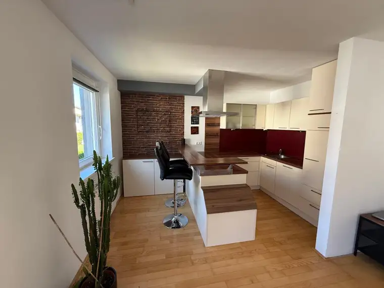 MIETE - Moderne 3 Zimmerwohnung mit Tiefgarage und Balkon