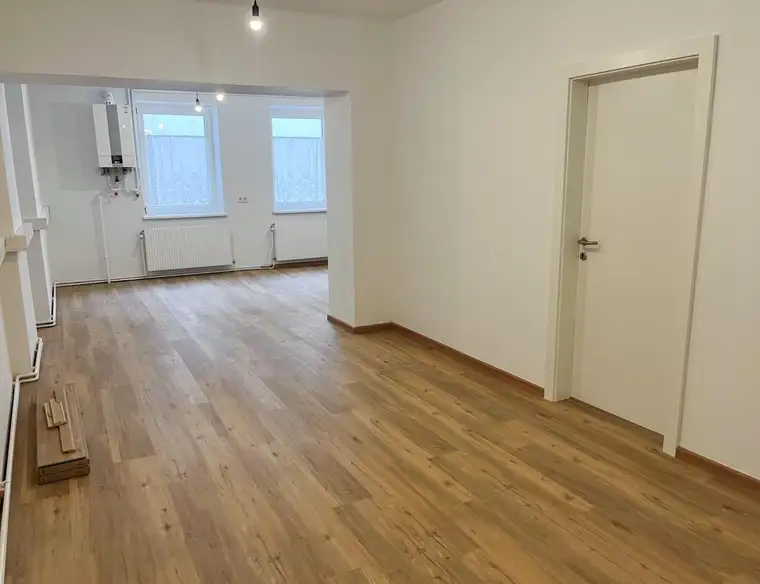 [06531] RESERVIERT - Geräumiges, renoviertes Büro in der Fußgängerzone