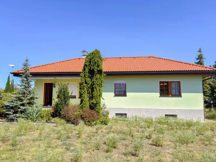[06830] Top gepflegter Bungalow mit Terrasse, Garage und großem Garten