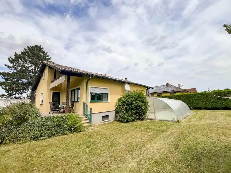 [06604] Landhaus - Garage - überdachter Pool - Gartenhaus mit Sauna