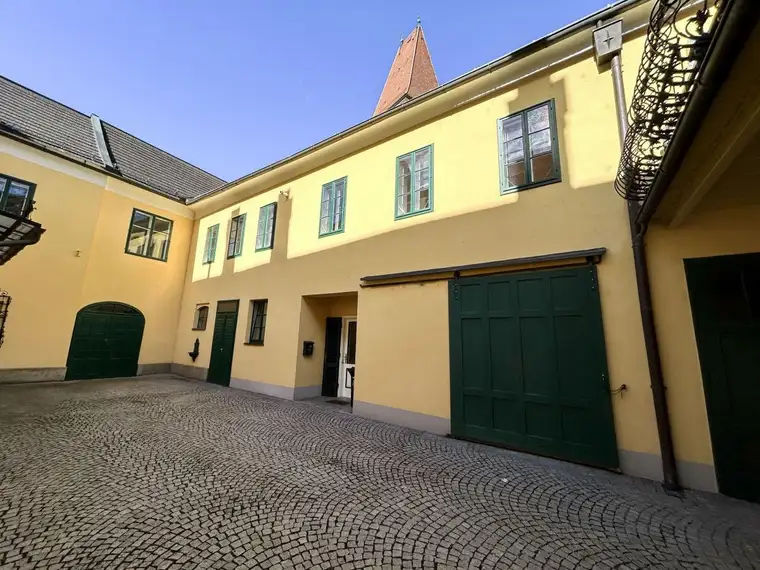 [06865] Repräsentatives Büro am Pottensteiner Hauptplatz zu mieten
