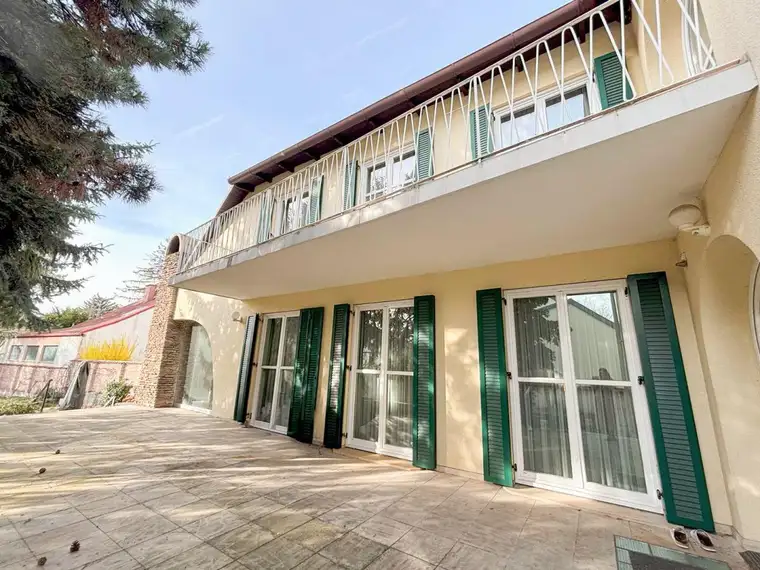 [06525] Luxus trifft Wohnkomfort: Ihr Stadthaus mit Pool, Sauna &amp; antikem Flair!
