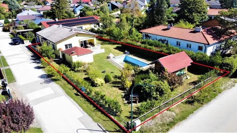 [06654] 4 Zimmer - Bungalow auf großem Eckgrundstück