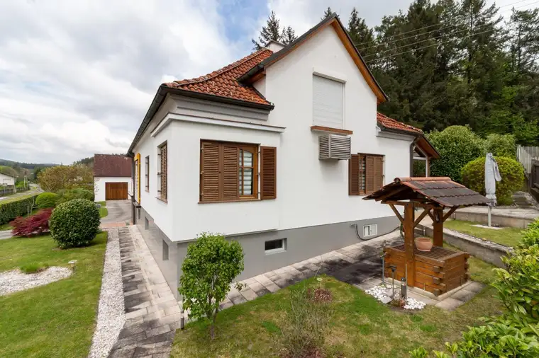 +Wundervolles Mehrfamilienhaus mit ca. 320m² Wfl., umgeben von idyllischem Garten und malerischem Wald in Steinberg-Dörfl zu kaufen+