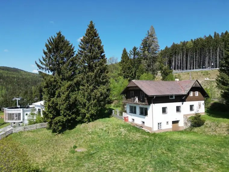+Einzigartige Gelegenheit+ Ehemalige Pension ,,unmittelbar'' bei der Talstation in Mönichkirchen mit 5700m² Grund!+