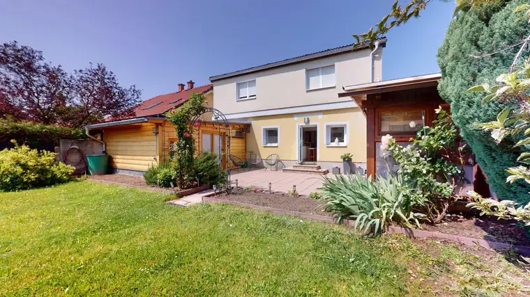 Ruhe. Charme. Lebensqualität. – Liebevolles Einfamilienhaus mit einzigartigem Gartenidyll