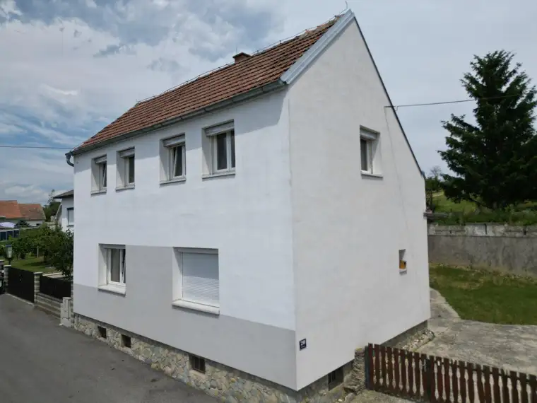 + Einfamilienhaus mit Riesengrundstück, Doppelgarage und großer Sonnenterrasse, direkt neben Oberpullendorf zu kaufen! +