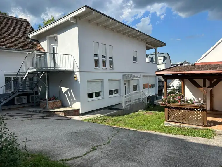 +Liebevolles Ein-/Mehrfamilienhaus in Ruhelage, direkt in Oberpullendorf in sehr gutem Zustand mit bester Infrastruktur! + Garten, 3Garagen, Nebengebäude, Klima, Photovoltaik! Finanzierung: nach einer entsprechenden Anzahlung,Ratenzahlung denkbar!+