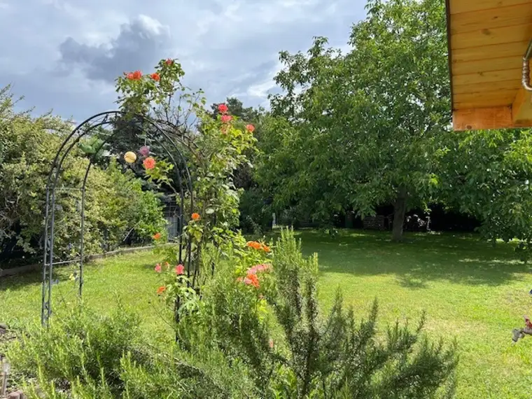 +++ RARITÄT: ABSOLUT RUHIGE GARTENIDYLLE ( alter Baumbestand ) Wohnhaus mit Wintergarten - Lebensqualität pur, modernes Bad und Küche +++