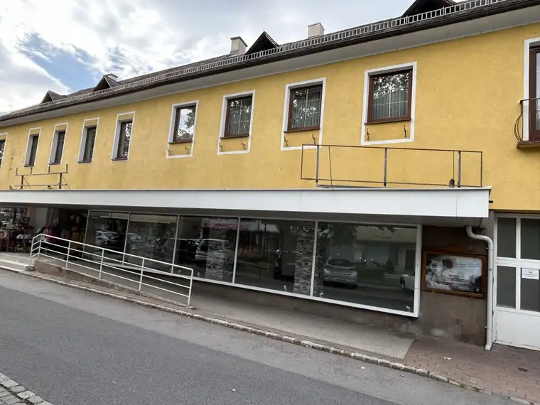 +++ Großzügiges Geschäftslokal zur Miete – direkt am Hauptplatz, Kirchschlag in der Buckligen Welt +++