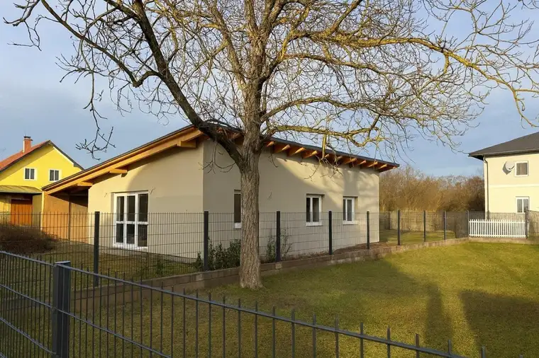 +++ERSTBEZUG++ Einfamilienhaus mit viel Liebe zum Detail,auf sonnigem Grundstück, am Ortsrand von Güssing! +++