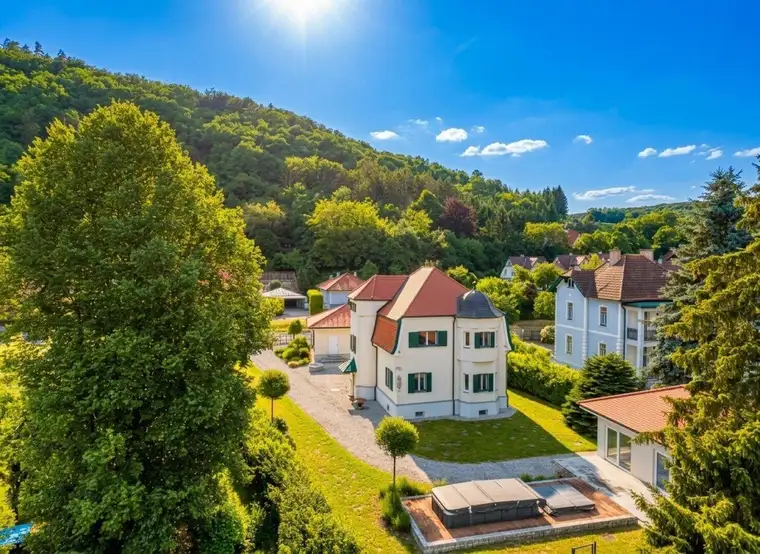++ Wo andere Urlaub machen, sind Sie zu Hause ++ Außergewöhnliche Villa mit privatem Flusszugang &amp; Wellnessbereich am Kamp