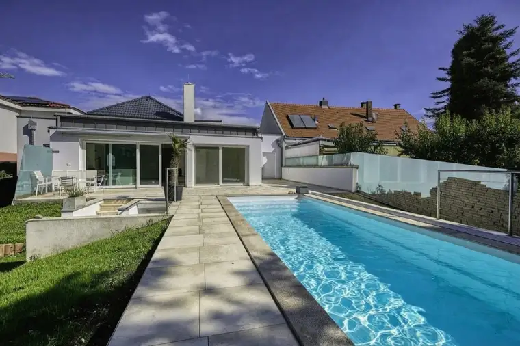 ++ EXKLUSIVE VILLA MIT POOL &amp; TRAUMGARTEN – WOHNEN AUF HÖCHSTEM NIVEAU IN 1210 WIEN ++