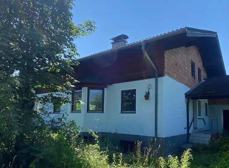 Eugendorf Reitberg: attraktive ca. 1.000 qm Liegenschaft, 753 qm Baugrund und 249 qm Grünland, am unverbaubaren Grün