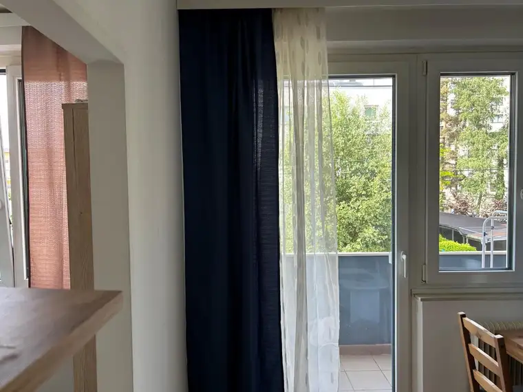 Salzburg Lehen: Hübsche ca. 34 qm 2-Zimmer-Wohnung, plus 3,5 qm Balkon, Lift, 1.OG, barrierefrei, provisionsfrei